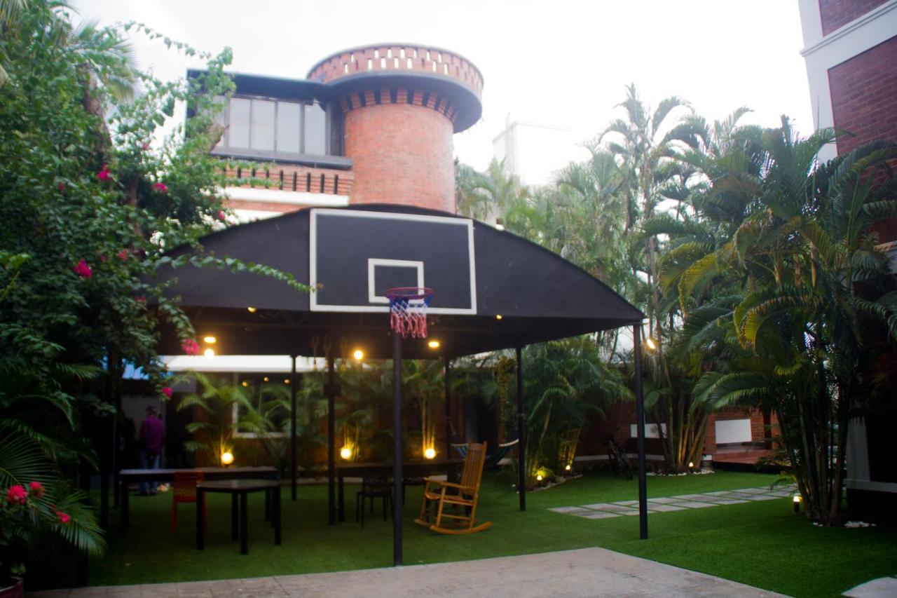 Hotel Brick Castle Madrás Exterior foto