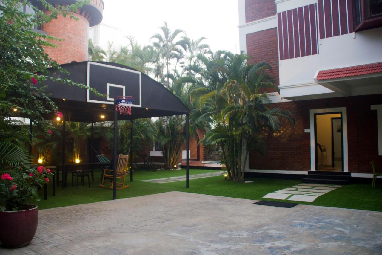 Hotel Brick Castle Madrás Exterior foto
